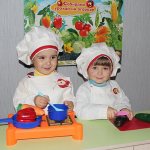 Kids play chefs