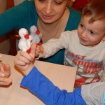 finger theater with children and teacher