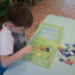 Сделай сам: игры и пособия для сенсорного воспитания детей